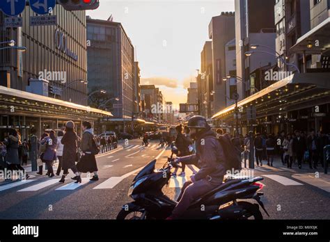 京都市下京区の天気とその周辺の文化的影響